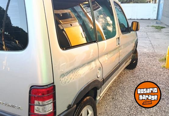 Utilitarios - Peugeot Partner patagonica vtc 2015 GNC 115000Km - En Venta