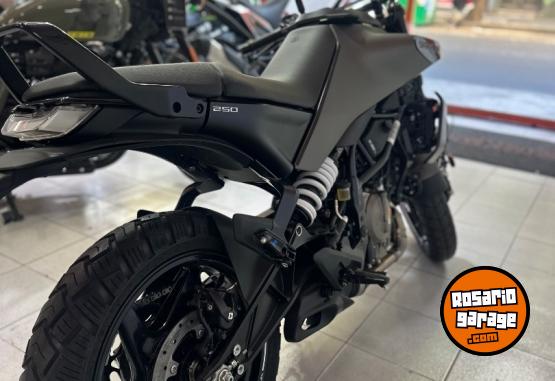 Motos - Husqvarna Svartpilen 250 2026 Nafta 0Km - En Venta