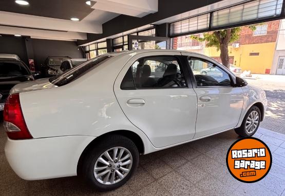 Autos - Toyota Etios 2015 Nafta 130000Km - En Venta