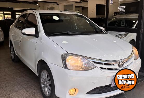 Autos - Toyota Etios 2015 Nafta 130000Km - En Venta