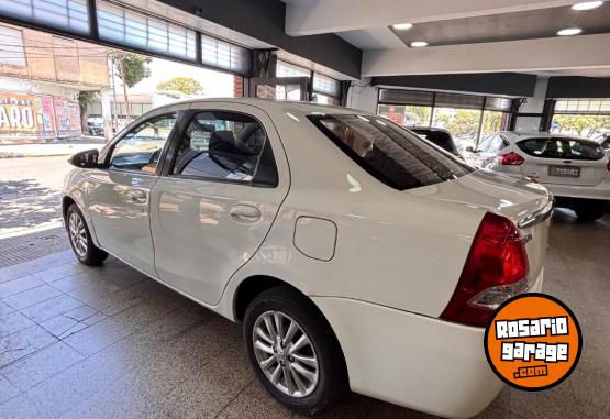 Autos - Toyota Etios 2015 Nafta 130000Km - En Venta