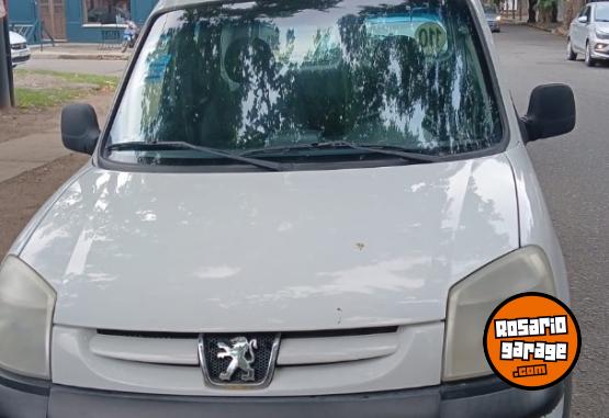 Utilitarios - Peugeot Partner 2012 Diesel 180000Km - En Venta