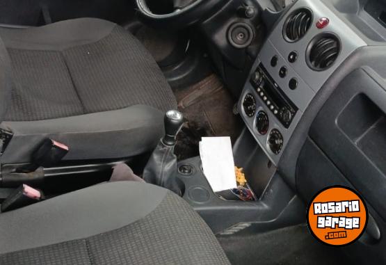 Utilitarios - Peugeot Partner 2012 Diesel 180000Km - En Venta