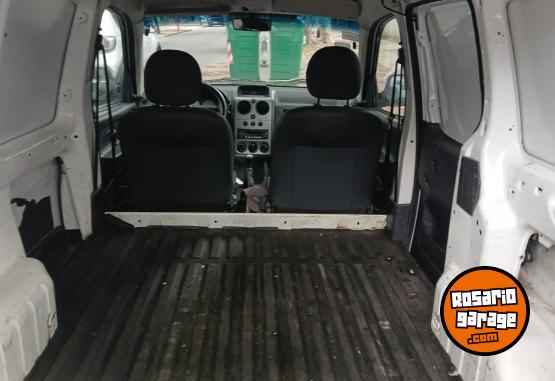 Utilitarios - Peugeot Partner 2012 Diesel 180000Km - En Venta