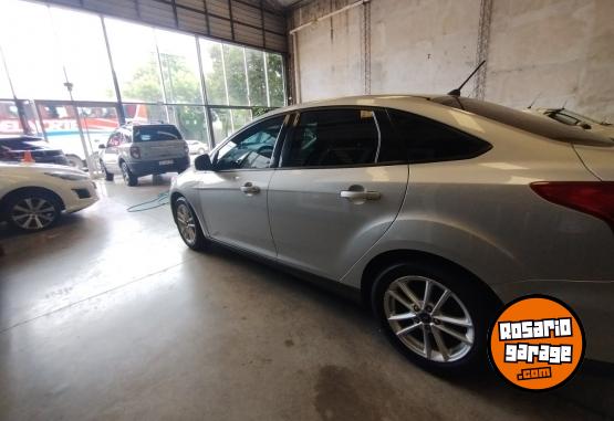 Autos - Ford Focus 1.6 caja manual 2018 Nafta 53000Km - En Venta