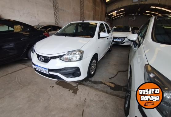 Autos - Toyota ETIOS caja manual 6 2023 Nafta  - En Venta