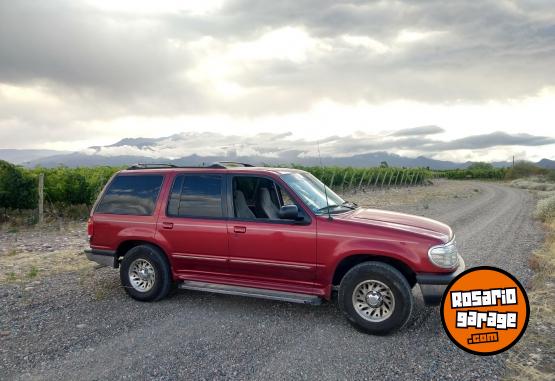 Camionetas - Ford Explorer XLT 4.0 V6 1998 Nafta 299000Km - En Venta