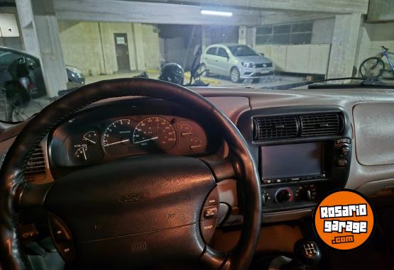 Camionetas - Ford Explorer XLT 4.0 V6 1998 Nafta 299000Km - En Venta