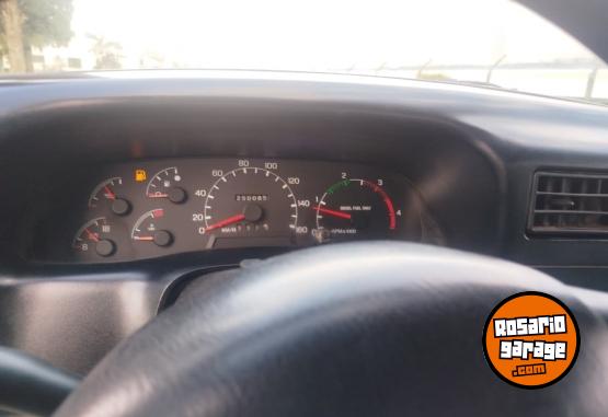 Camiones y Gr�as - Vendo Ford F- 4000 1999 - En Venta