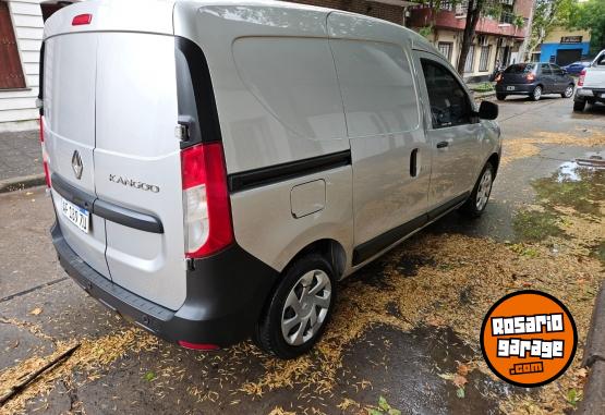 Utilitarios - Renault Kangoo 2022 Nafta 65000Km - En Venta