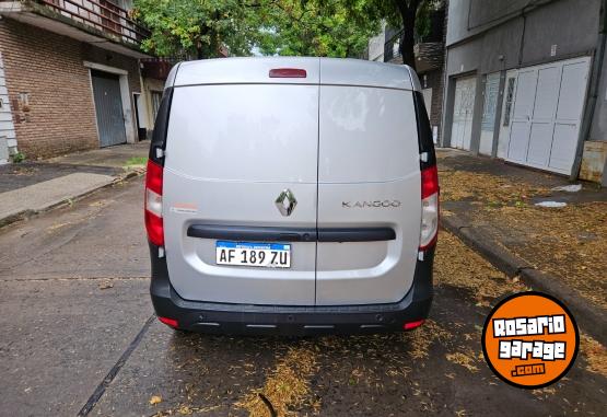 Utilitarios - Renault Kangoo 2022 Nafta 65000Km - En Venta