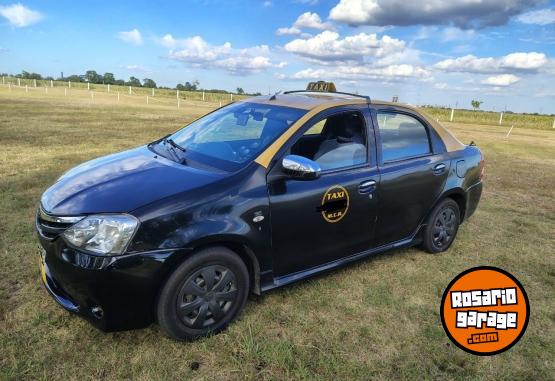 Autos - Toyota Etios 2015 GNC 899999Km - En Venta