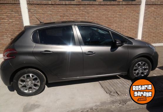 Autos - Peugeot 208 2015 Nafta 79600Km - En Venta