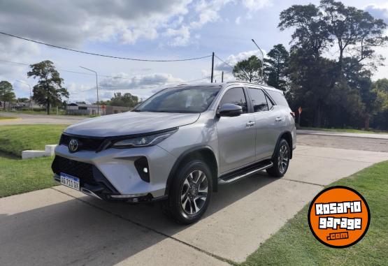 Autos - Toyota SW4 SRX 2.8 AT 4x4 2024 Diesel 106800Km - En Venta