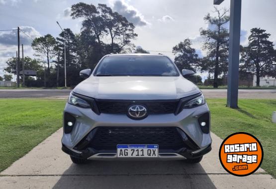 Autos - Toyota SW4 SRX 2.8 AT 4x4 2024 Diesel 106800Km - En Venta