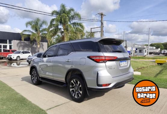 Autos - Toyota SW4 SRX 2.8 AT 4x4 2024 Diesel 106800Km - En Venta