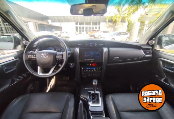 Autos - Toyota SW4 SRX 2.8 AT 4x4 2024 Diesel 106800Km - En Venta