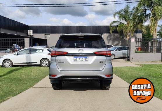 Autos - Toyota SW4 SRX 2.8 AT 4x4 2024 Diesel 106800Km - En Venta