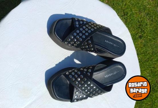 Indumentaria - Vendo sandalias - En Venta