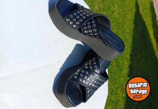 Indumentaria - Vendo sandalias - En Venta