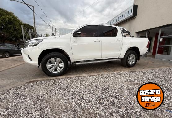 Camionetas - Toyota Hilux sr 2017 Nafta 157000Km - En Venta