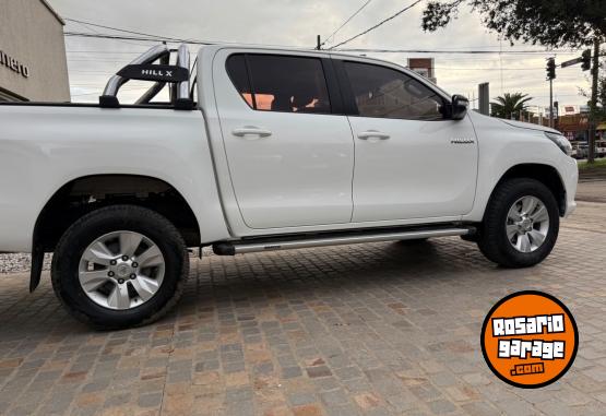 Camionetas - Toyota Hilux sr 2017 Nafta 157000Km - En Venta