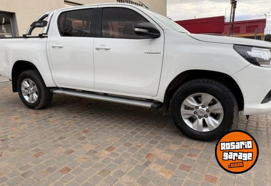 Camionetas - Toyota Hilux sr 2017 Nafta 157000Km - En Venta