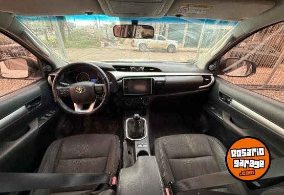 Camionetas - Toyota Hilux sr 2017 Nafta 157000Km - En Venta