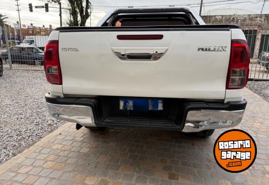 Camionetas - Toyota Hilux sr 2017 Nafta 157000Km - En Venta