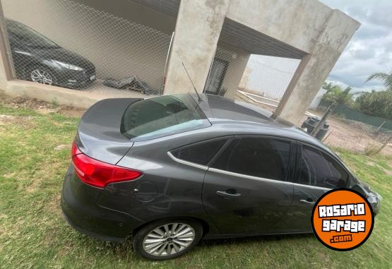 Autos - Ford FOCUS 2.0 Titanium 2017 Nafta 210000Km - En Venta