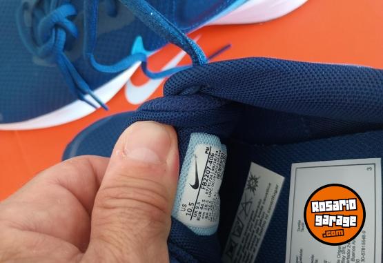 Indumentaria - Excelente Par de Zapas Nike Originales Modelo Revolution 7 Talle USA 10.5 Impecable Estado en Caja Original - En Venta