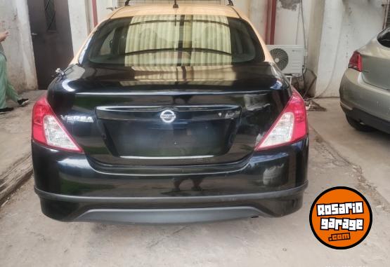 Autos - Nissan Versa 2018 GNC 111111Km - En Venta