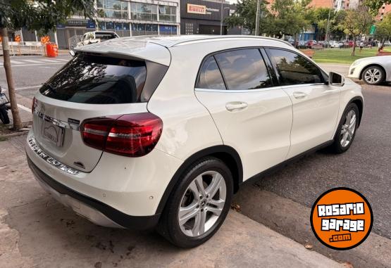 Autos - Mercedes Benz GLA 200 2018 Nafta 160000Km - En Venta