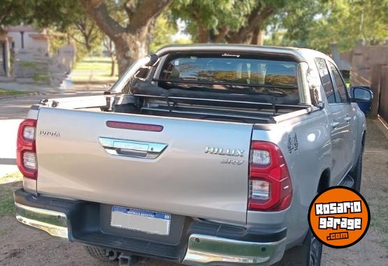 Camionetas - Toyota HILUX SRV 2023 Diesel 40000Km - En Venta