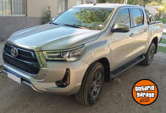 Camionetas - Toyota HILUX SRV 2023 Diesel 40000Km - En Venta
