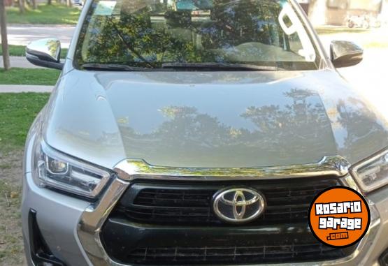 Camionetas - Toyota HILUX SRV 2023 Diesel 40000Km - En Venta
