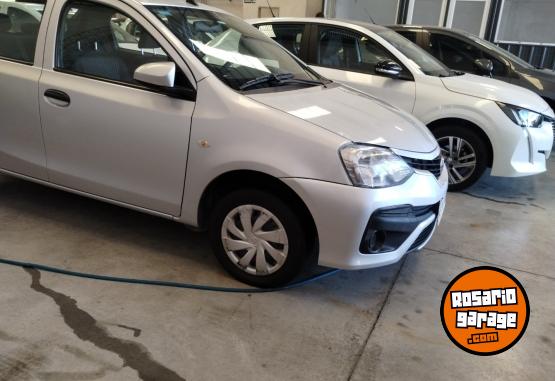Autos - Toyota ETIOS caja manual 6 2023 Nafta 51000Km - En Venta