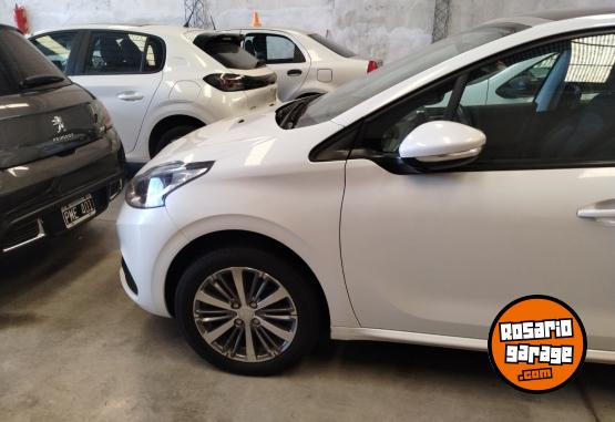 Autos - Peugeot 208 Allure 1.6 navegador 2017 Nafta  - En Venta