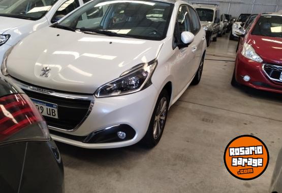 Autos - Peugeot 208 Allure 1.6 navegador 2017 Nafta  - En Venta