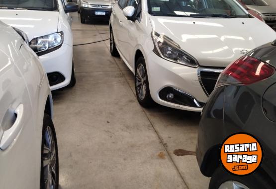 Autos - Peugeot 208 Allure 1.6 navegador 2017 Nafta  - En Venta