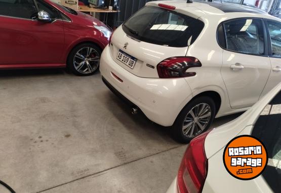 Autos - Peugeot 208 Allure 1.6 navegador 2017 Nafta  - En Venta