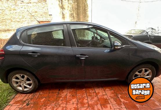 Autos - Peugeot 208 2014 Nafta 133300Km - En Venta