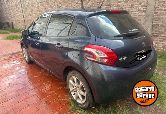 Autos - Peugeot 208 2014 Nafta 133300Km - En Venta