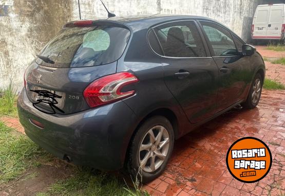 Autos - Peugeot 208 2014 Nafta 133300Km - En Venta