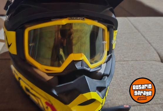 Accesorios para Motos - Casco de moto just 1 edici�n especial y antiparras just 1 como nuevo tiene la bolsa el casco y las antiparras tambien con mica de repuesto todo como nuevo casi sin uso em excelente estado .. - En Venta