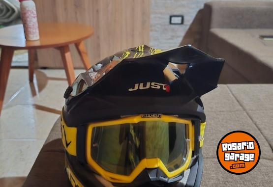 Accesorios para Motos - Casco de moto just 1 edici�n especial y antiparras just 1 como nuevo tiene la bolsa el casco y las antiparras tambien con mica de repuesto todo como nuevo casi sin uso em excelente estado .. - En Venta