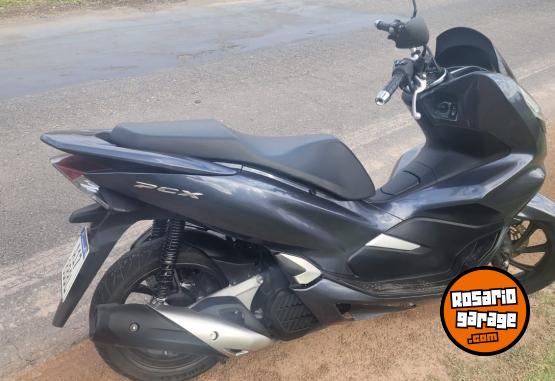 Motos - Honda PCX 2022 Nafta 9800Km - En Venta