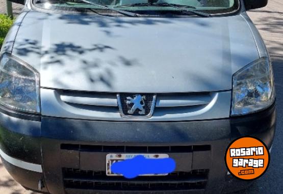 Utilitarios - Peugeot partner furgon 2012 Nafta 200000Km - En Venta