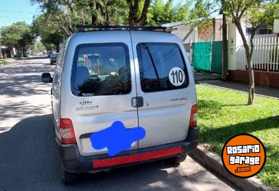 Utilitarios - Peugeot partner furgon 2012 Nafta 200000Km - En Venta
