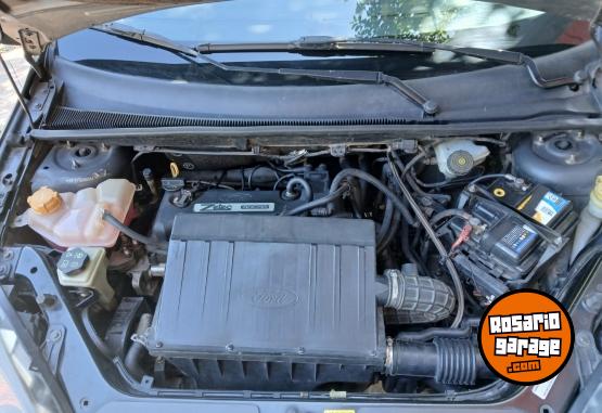 Autos - Ford Fiesta max 2011 Nafta 215000Km - En Venta